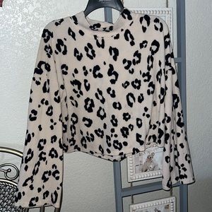 Light pink Leopard print crop top!